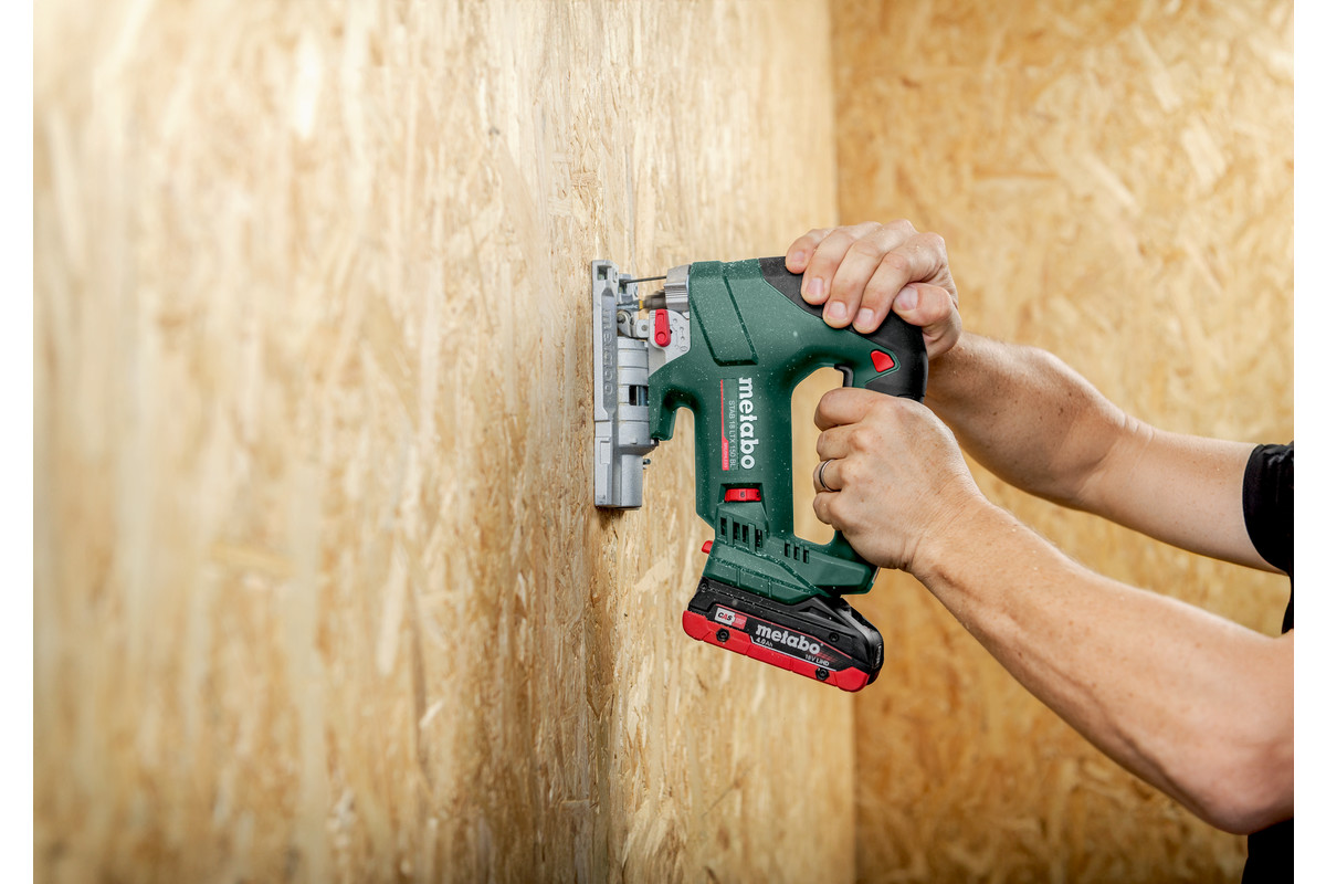 „Metabo“ 601502840 STA18LTX 150 BL akumuliatorinis siaurapjūklis 18 V be akumuliatorių ir įkroviklio „Metabox“ dėžutėje