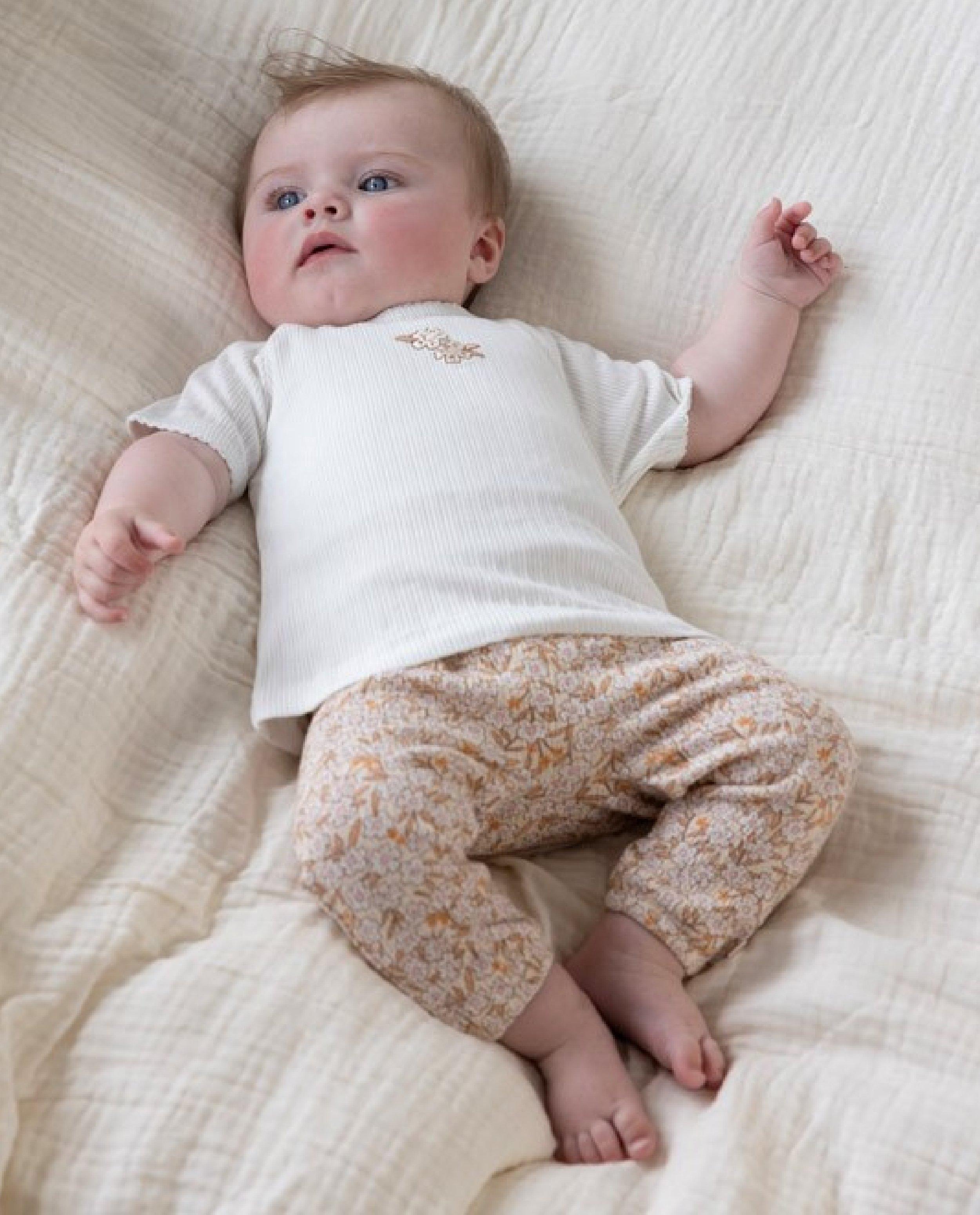 Tricou Feetje cu flori brodate alb