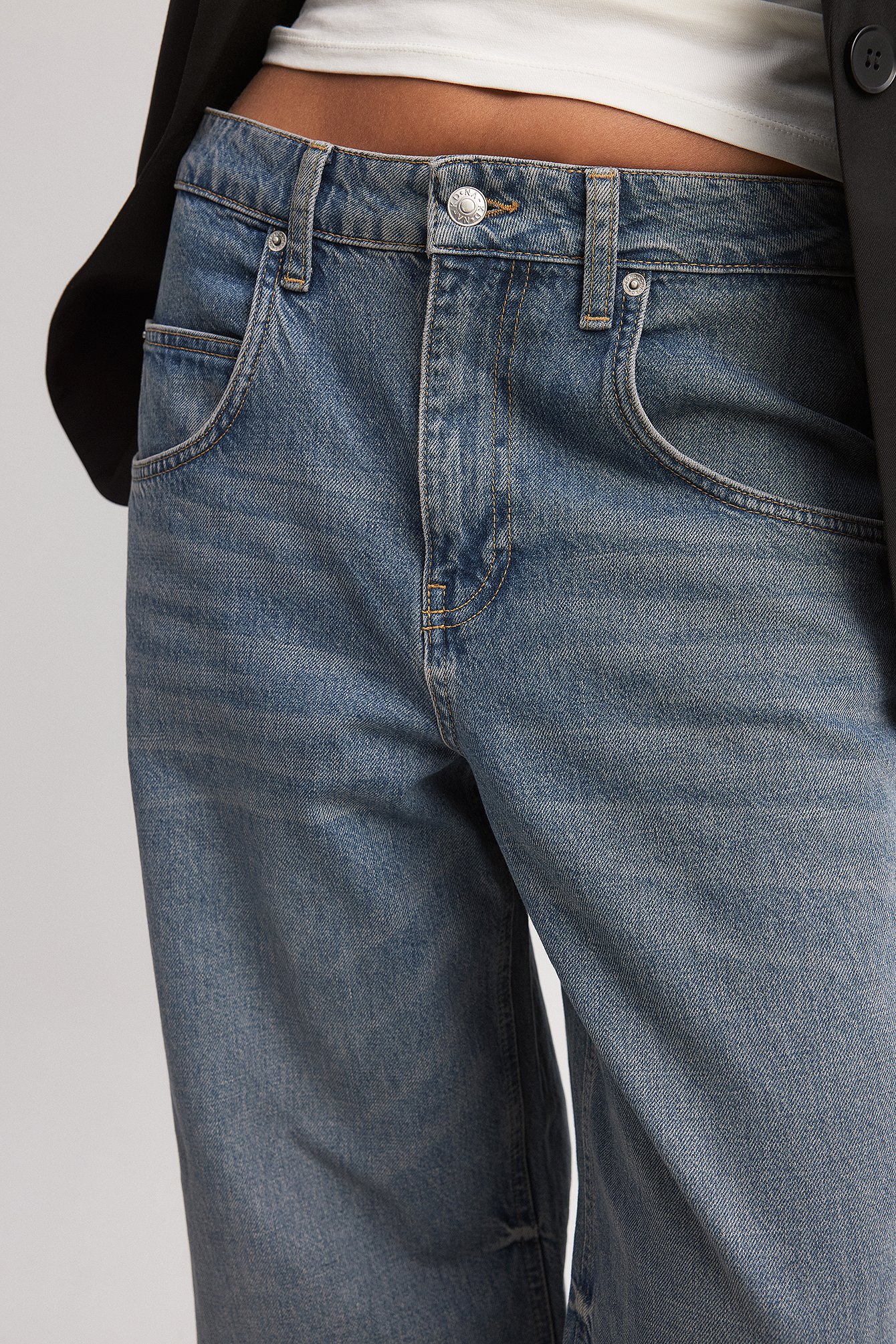 Lockere Jeans mit Taschendetail