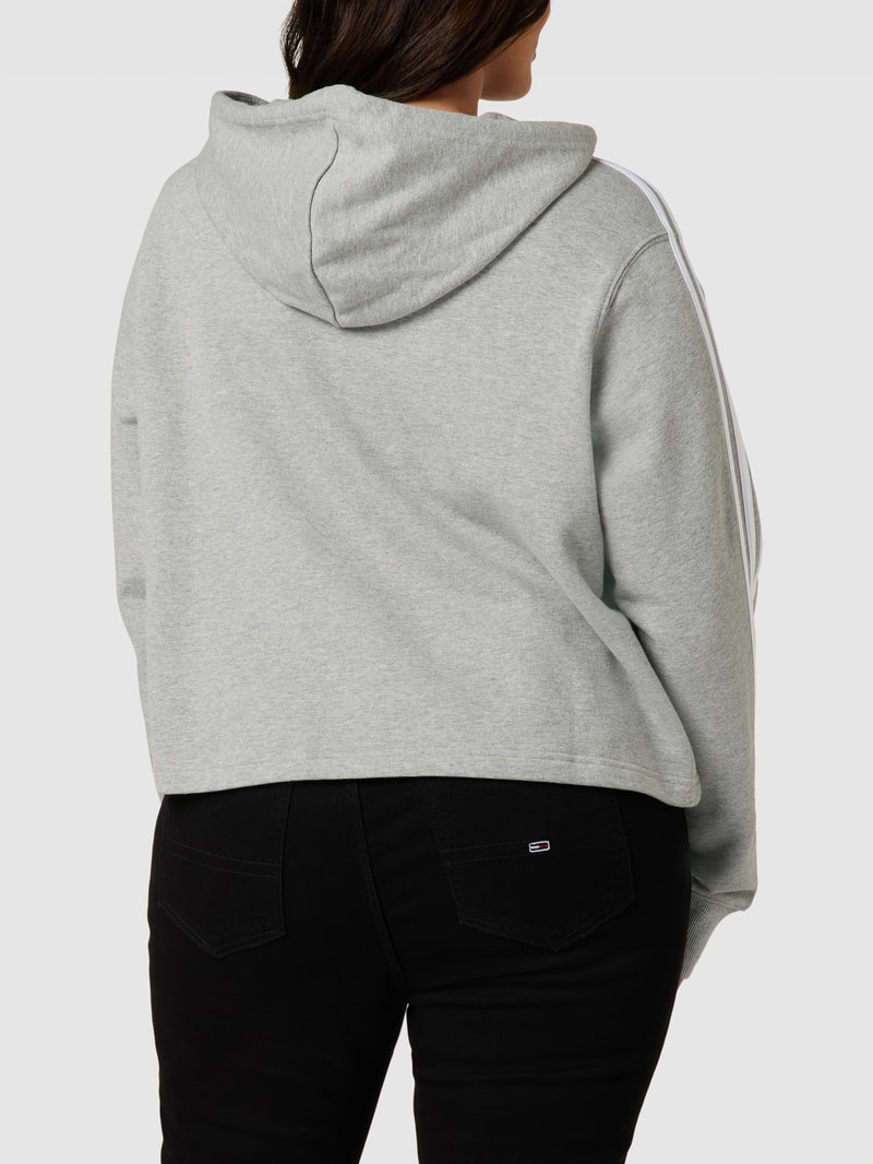 PLUS SIZE cropped Hoodie mit Label-Detail in mittelgrau meliert