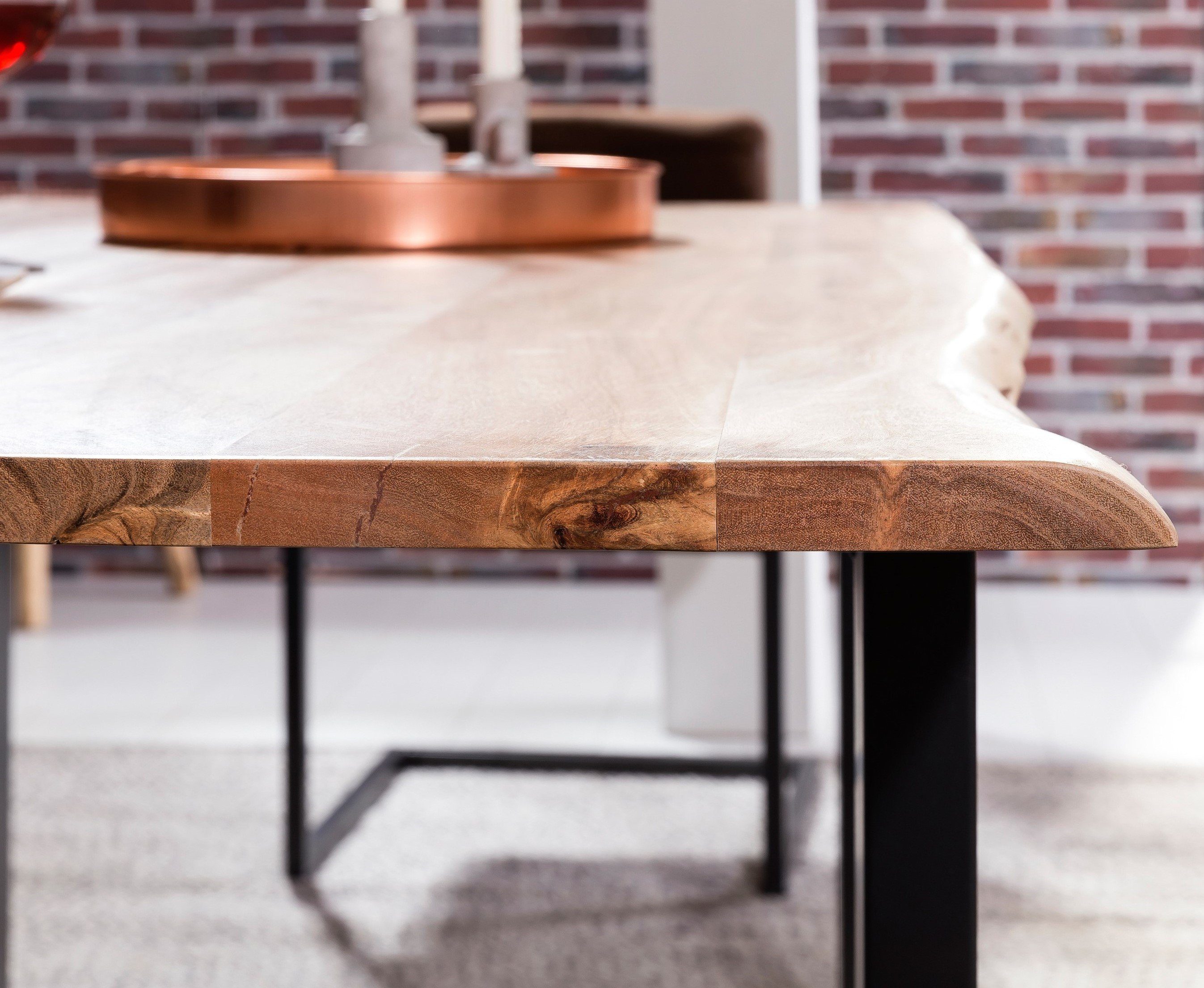 SAM® Baumkantentisch Lennart, Akazienholz, naturfarben, Baumkante massiv, Metallgestell U-Form