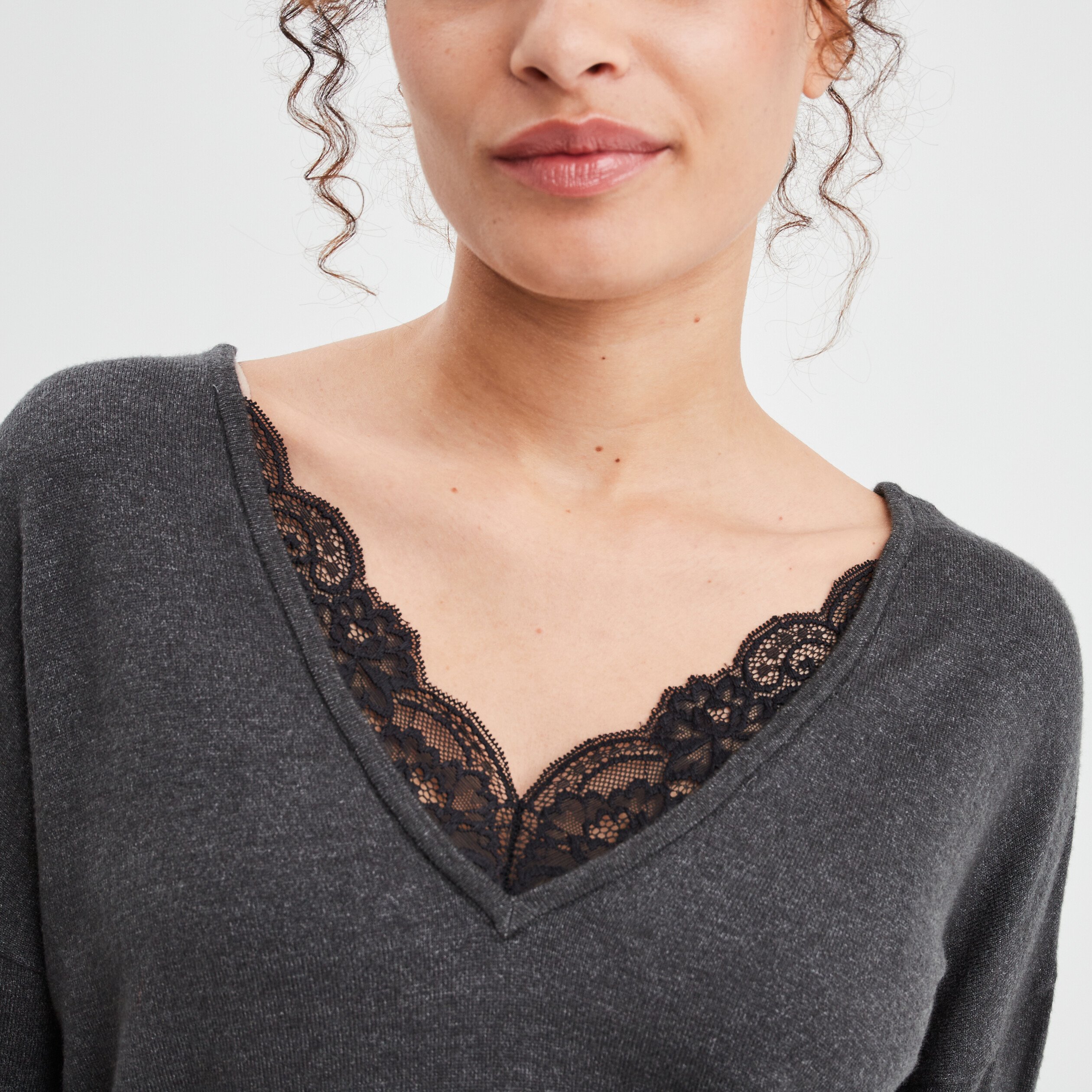 Pull dos en V avec dentelle gris foncé femme | La Halle