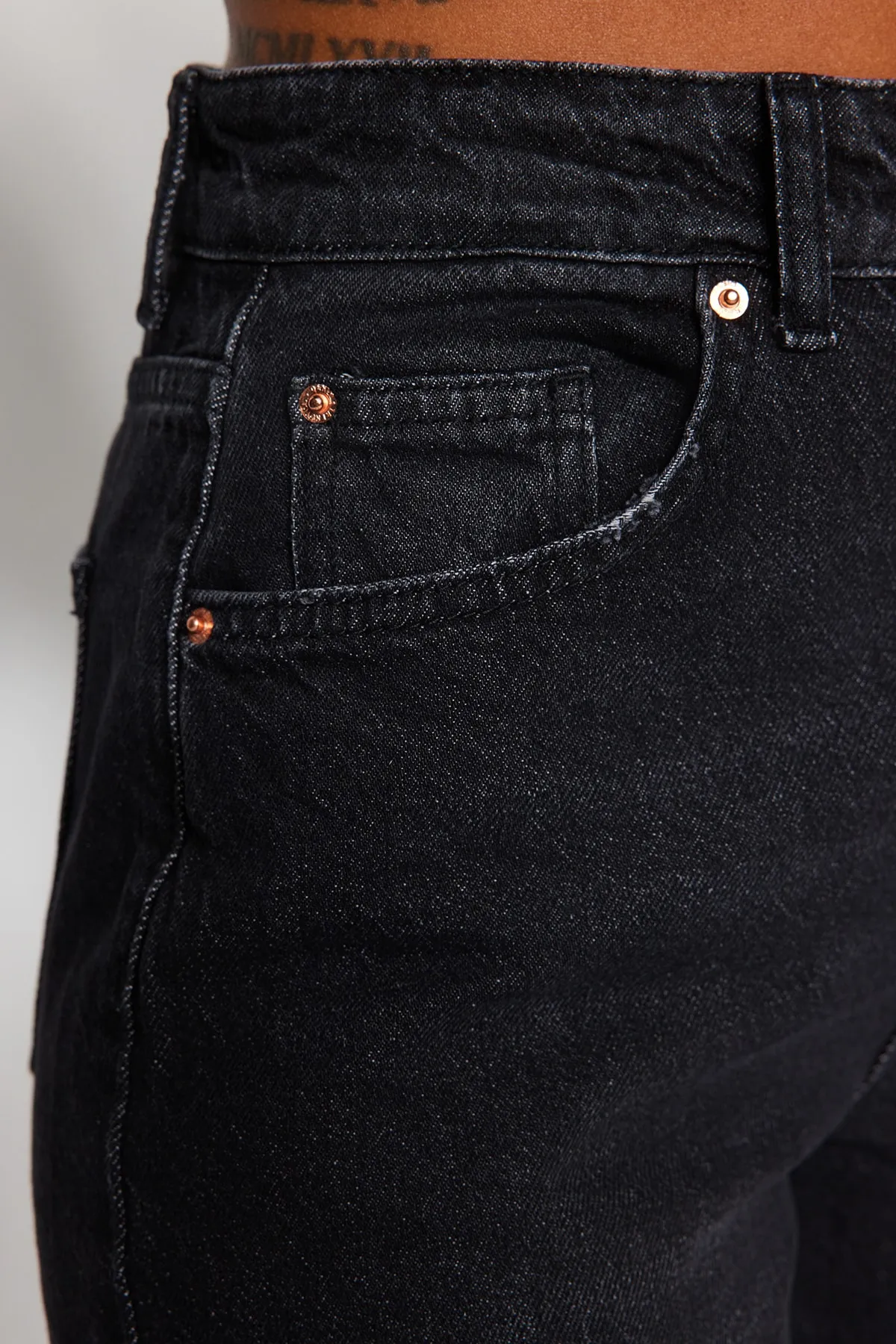 Trendyol Collection  Schwarze Jeans mit hoher Taille und weitem Bein TWOAW24JE00073