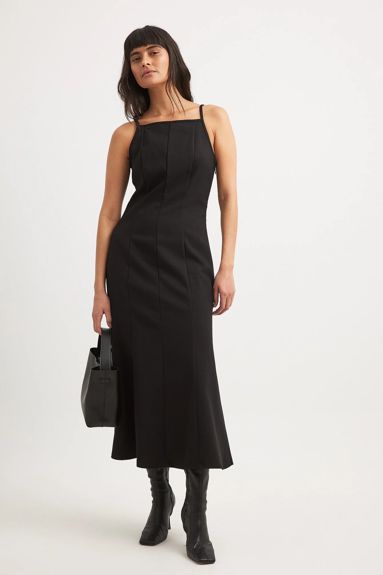 Midikleid mit tiefem Rückenausschnitt und Schnürung