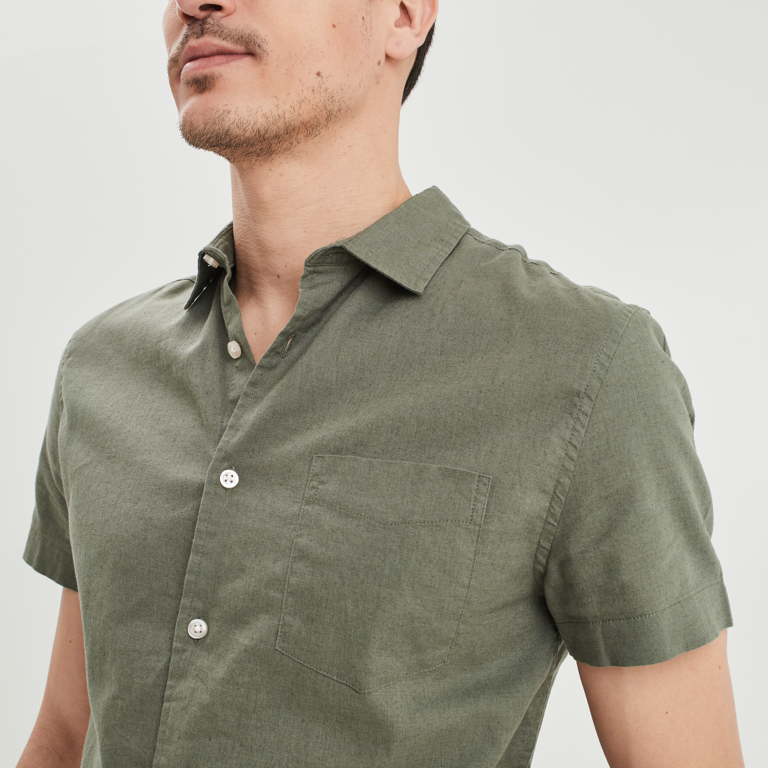 Chemise manches courtes lin majoritaire vert kaki homme | La Halle
