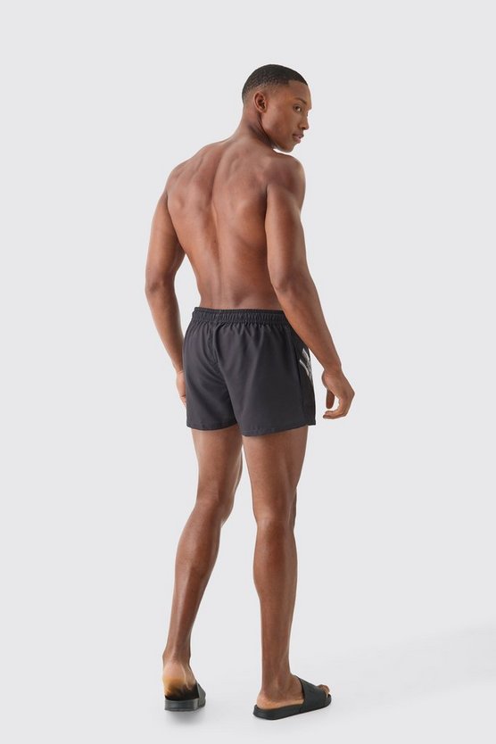 Super kurze Badehose mit Skelett-Händen