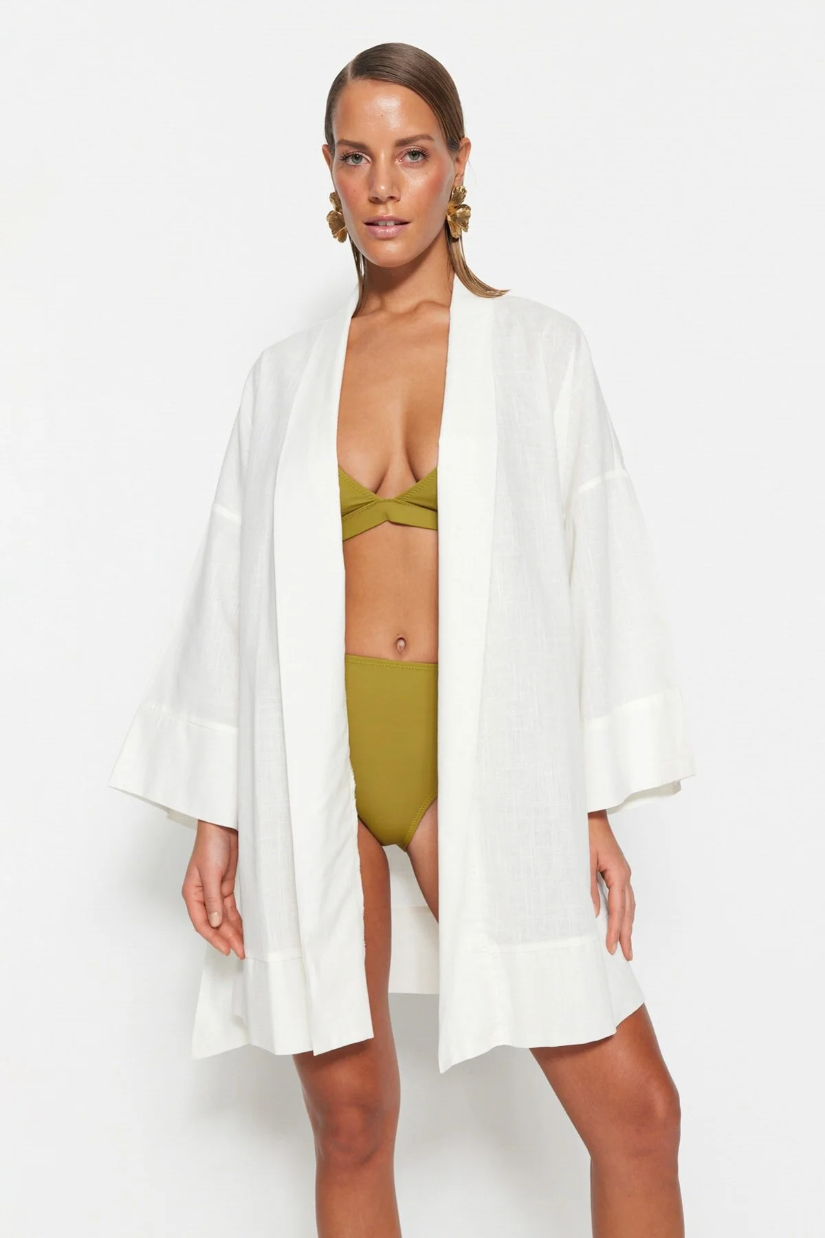 Trendyol Collection  Weißer, gewebter Mini-Kimono und Kaftan aus 100 % Baumwolle mit Gürtel TBESS23KM00080