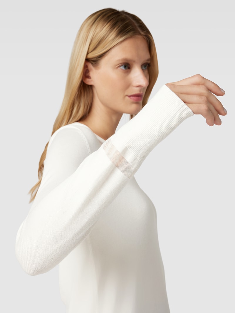 Strickpullover mit V-Ausschnitt in weiß