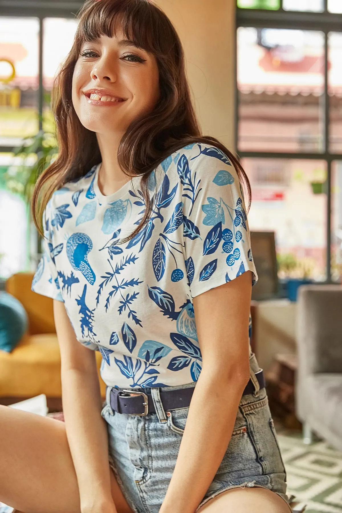 Olalook  Damen-T-Shirt mit Blumenmuster in Ecru-Blau TSH-19000161