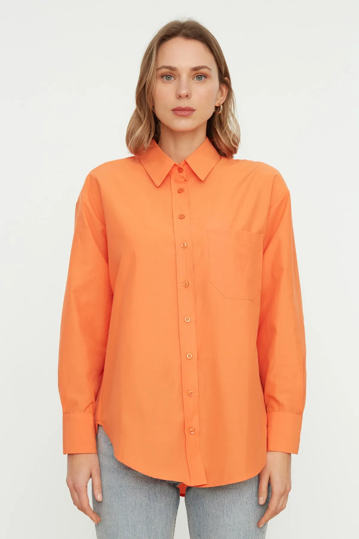 Trendyol Collection  Orangefarbenes Boyfriend-Hemd aus Baumwollgewebe mit weiter Passform und einer Tasche TWOAW20GO0115