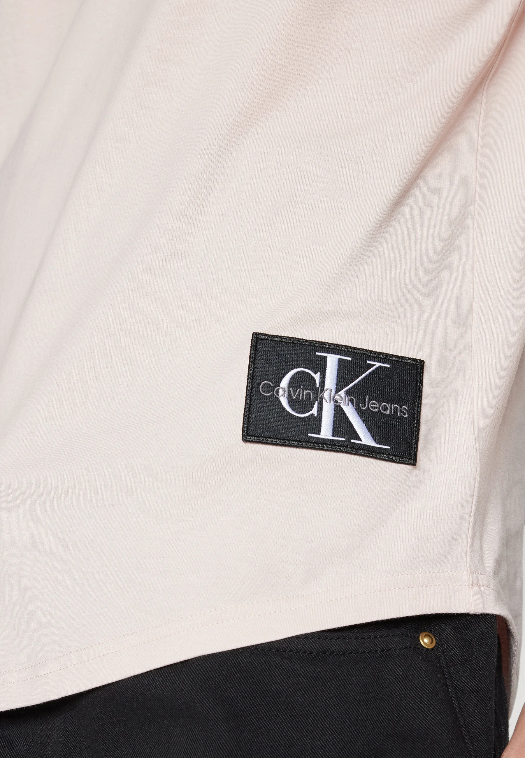 Calvin Klein Jeans BADGE TURN UP SLEEVE - Camiseta básica