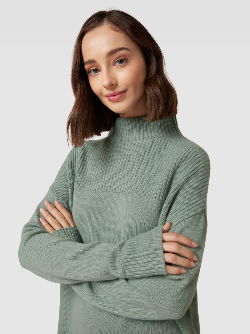 Kaschmirpullover mit Stehkragen in schilf
