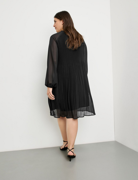 Chiffonkleid mit Plissee-Details