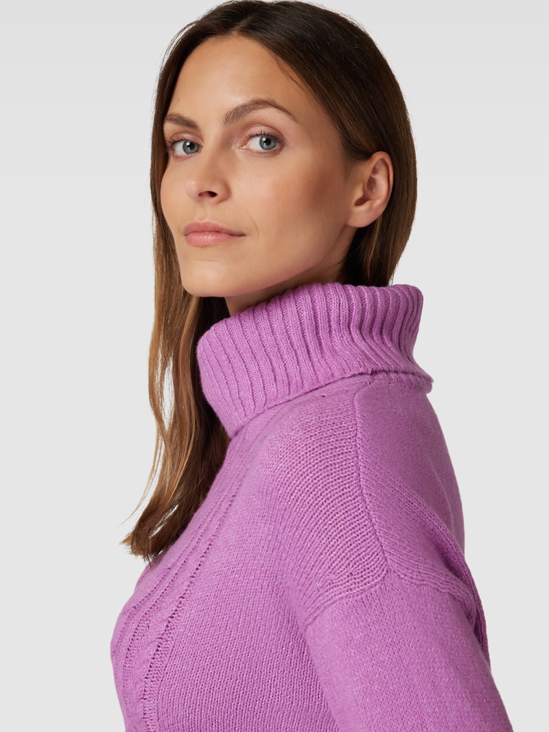 Knielanges Strickkleid mit Zopfmuster in violett