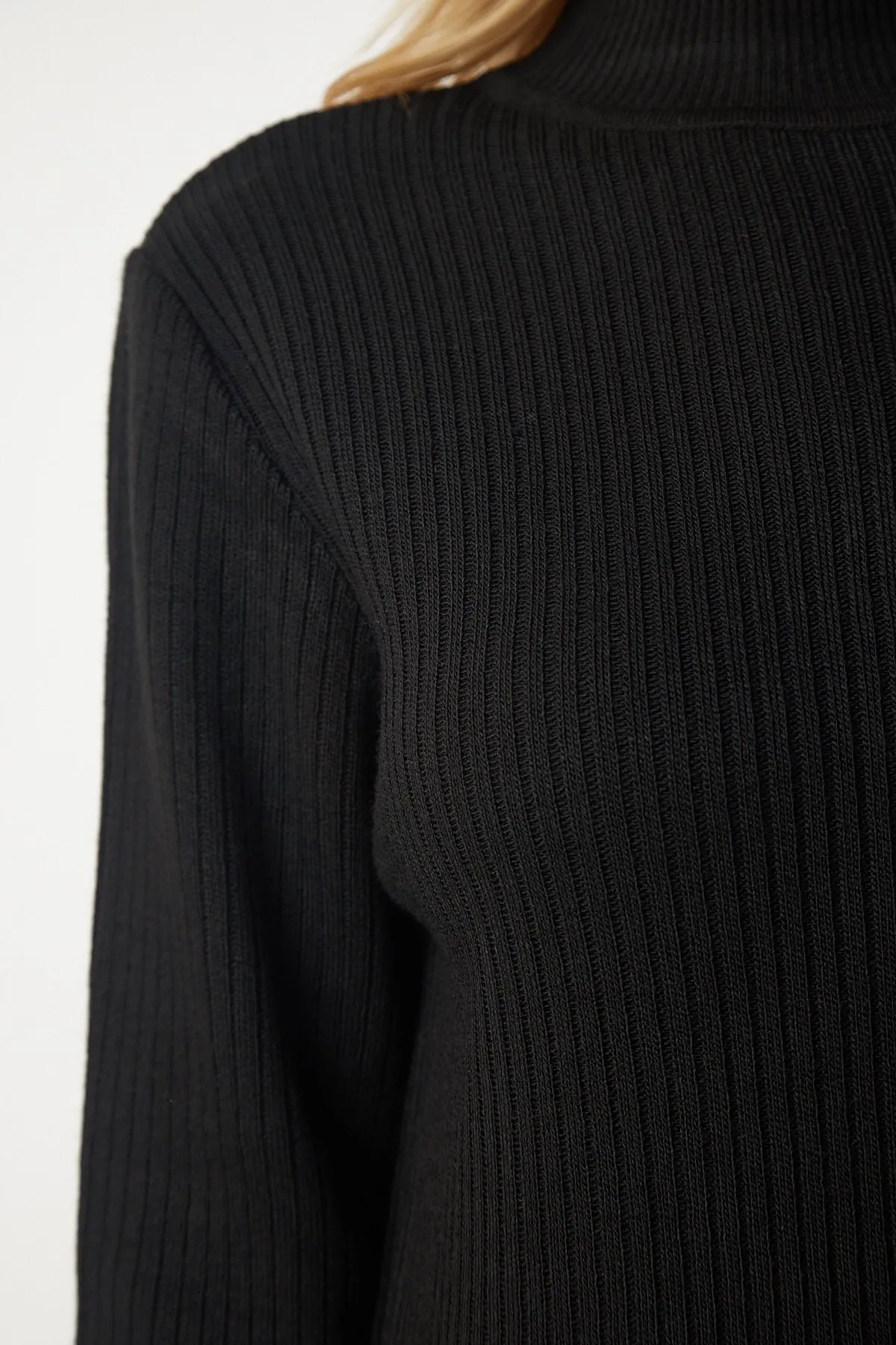 Happiness İstanbul  Schwarzes langes Strickkleid mit Rollkragen und Schlitz für Damen YY00163