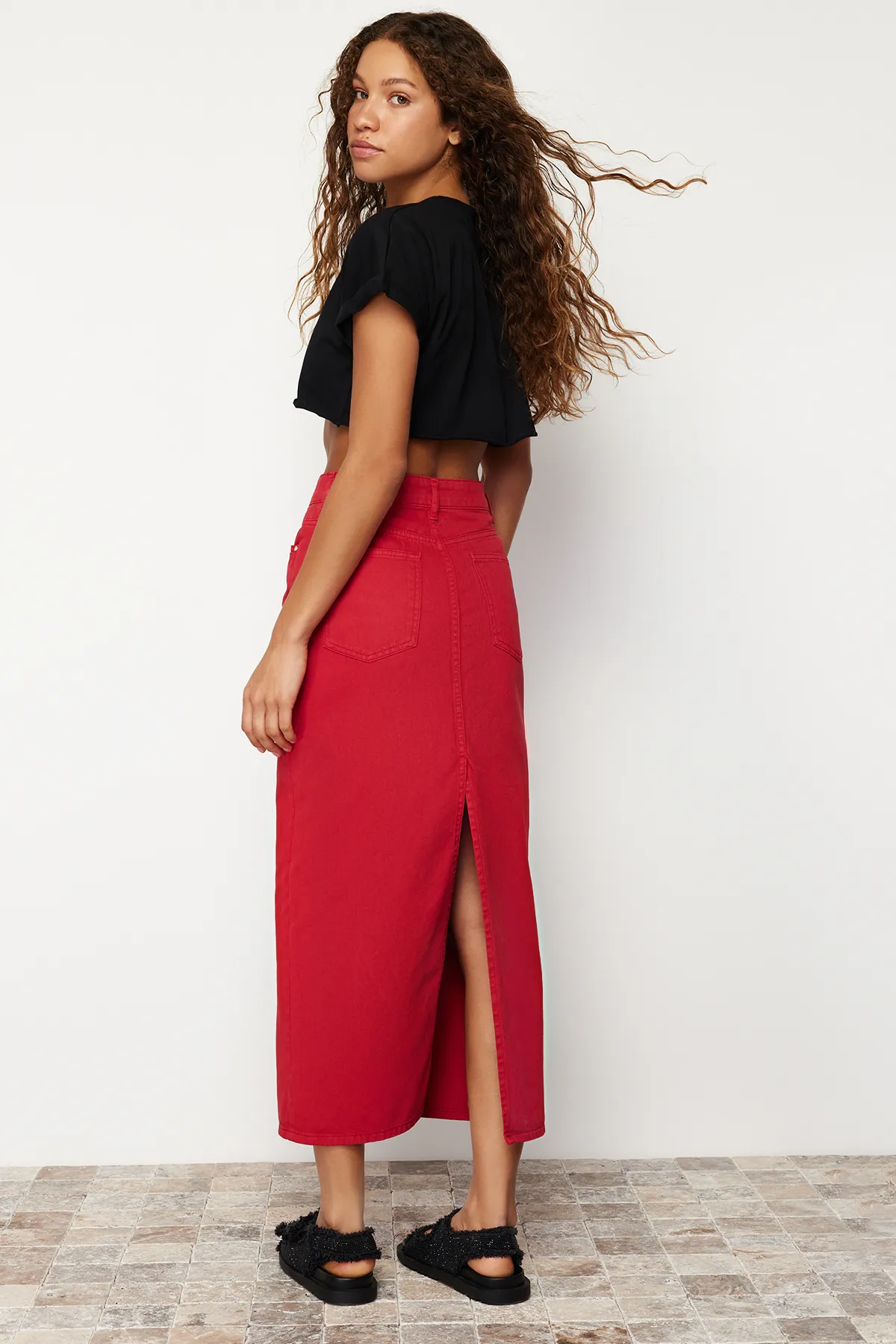 Trendyol Collection  Roter Maxi-Jeansrock mit Schlitz TWOSS24ET00085