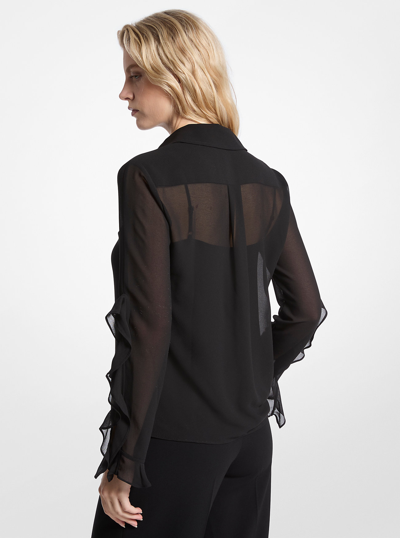 Bluse med rysjer i Georgette-stoff - SVART