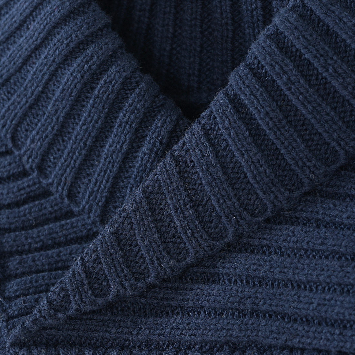Jungen Strickpullover mit Troyerkragen