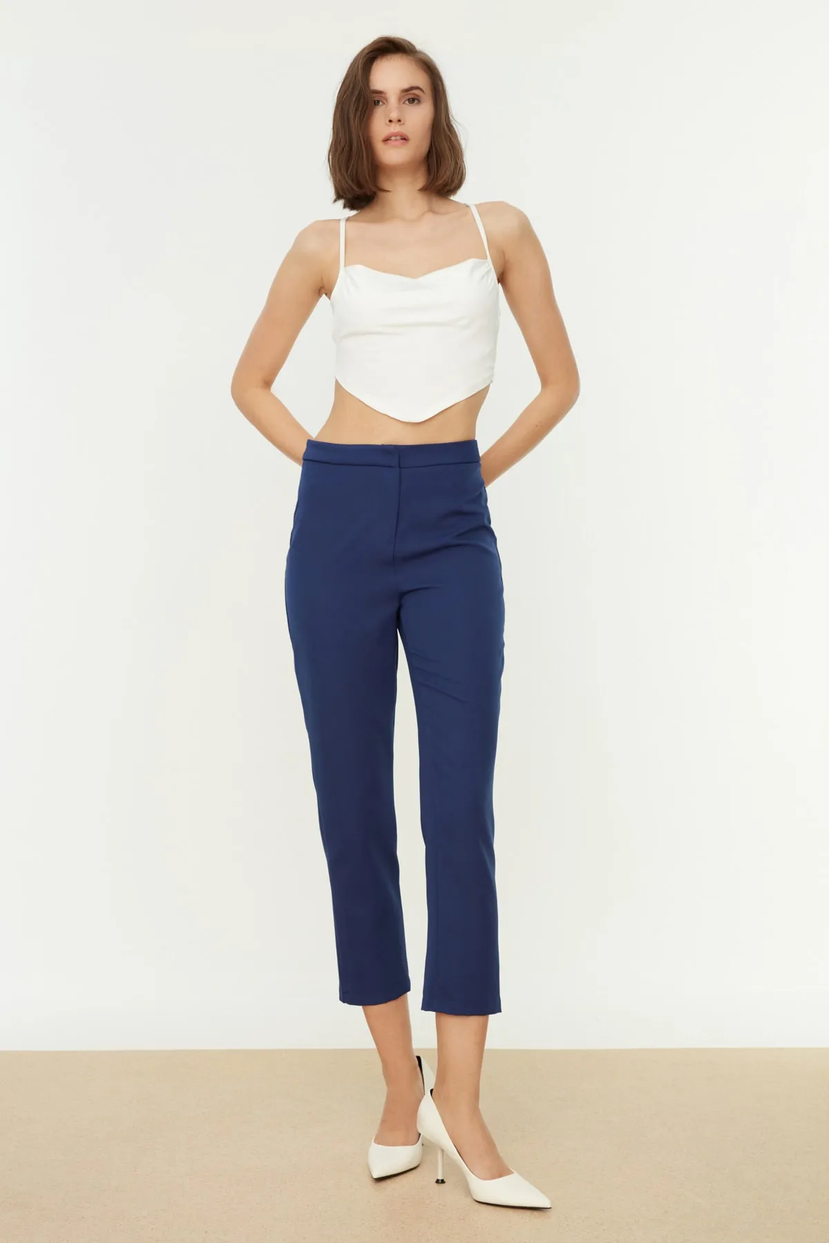 Trendyol Collection  Marineblaue gewebte Zigarettenhose TWOSS20PL0075