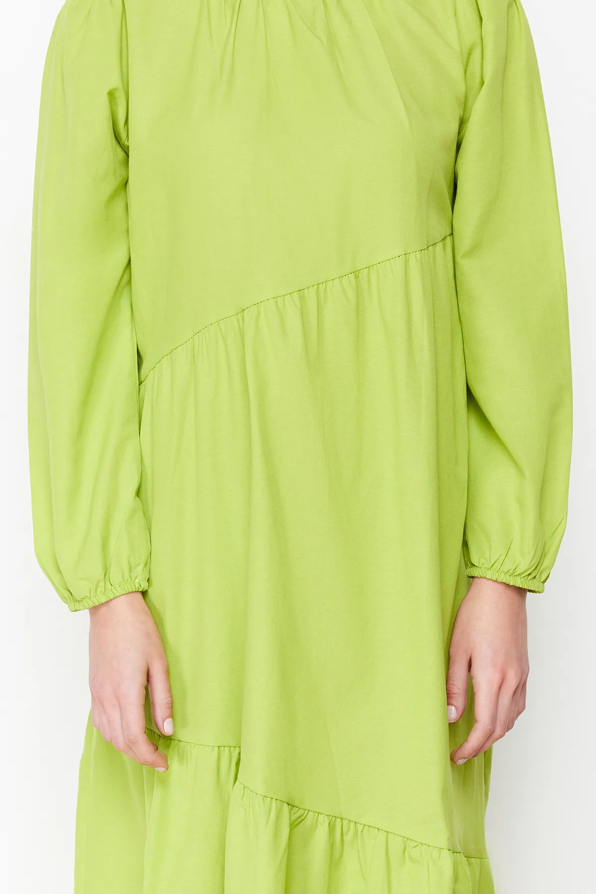 Trendyol Modest  Ölgrünes, detailliertes Baumwoll-Webkleid mit weitem Schnitt und Raffung TCTSS21EL3470