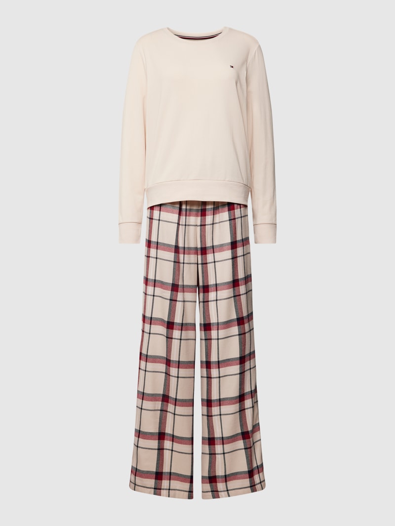 Set aus Pyjama und Hausschuhen in beige