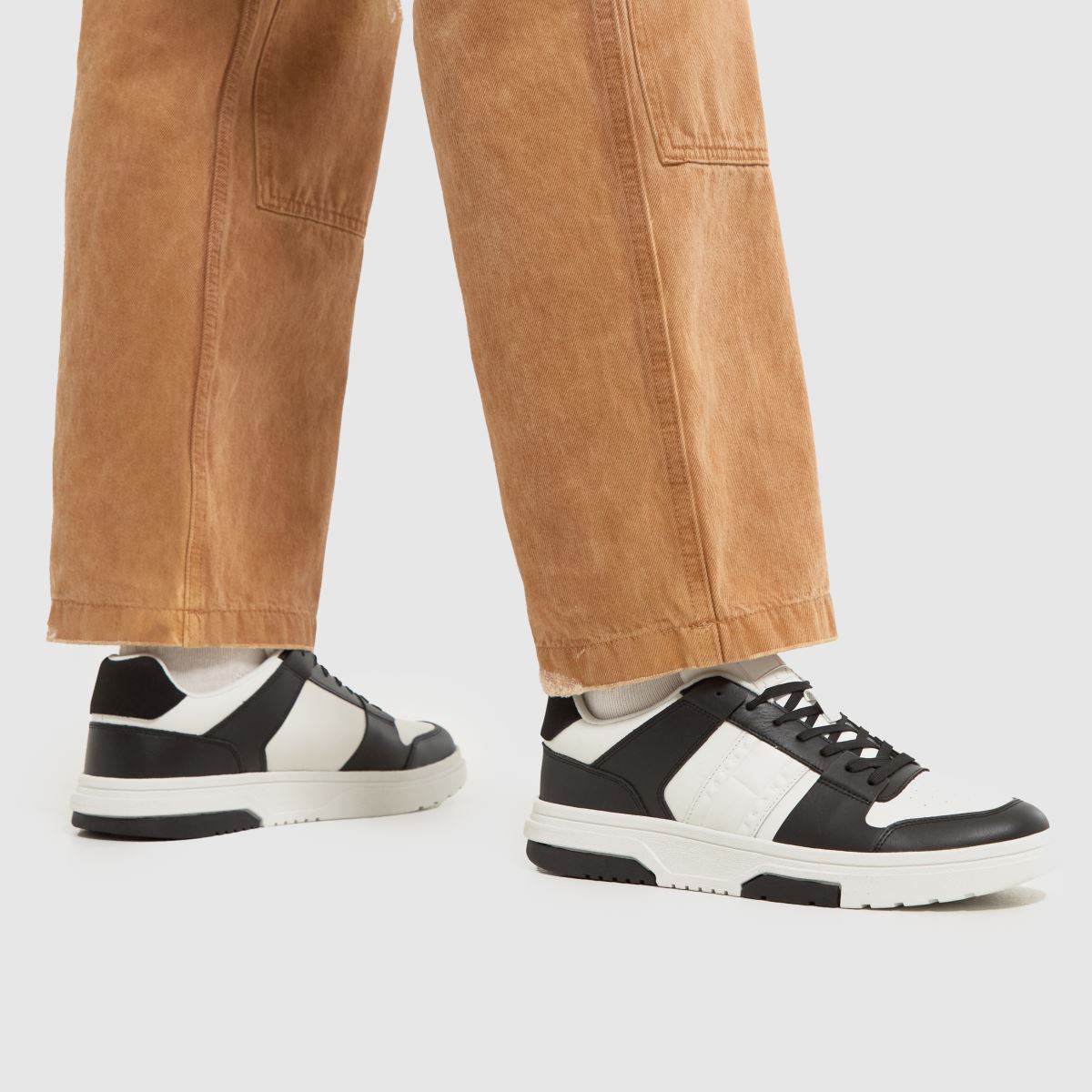 Tommy Jeans Brooklyn Patent edzőcipő fekete-fehér színben