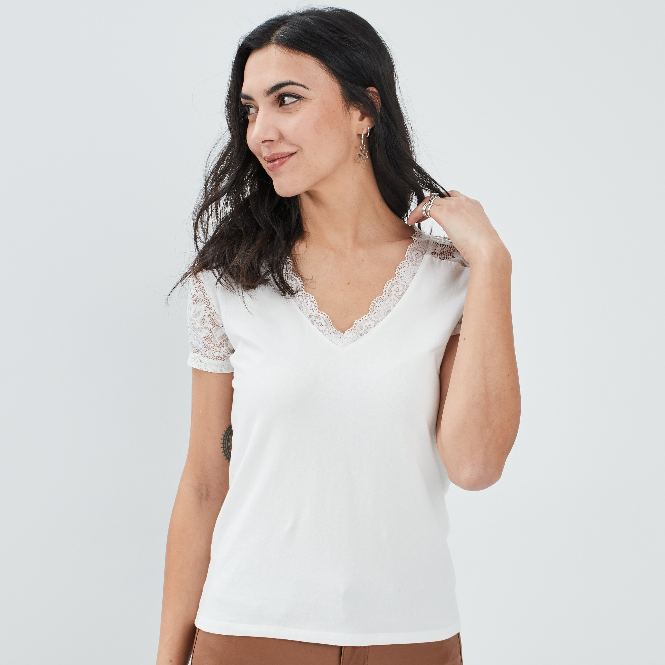 T-shirt détails dentelle dos ouvert ivoire femme | La Halle