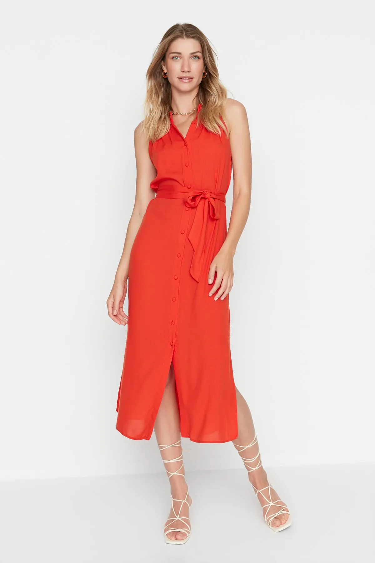 Trendyol Collection  Rotes gewebtes Midi-Hemdkleid mit Gürtel und vorherrschendem Kragen TWOSS19XM0112