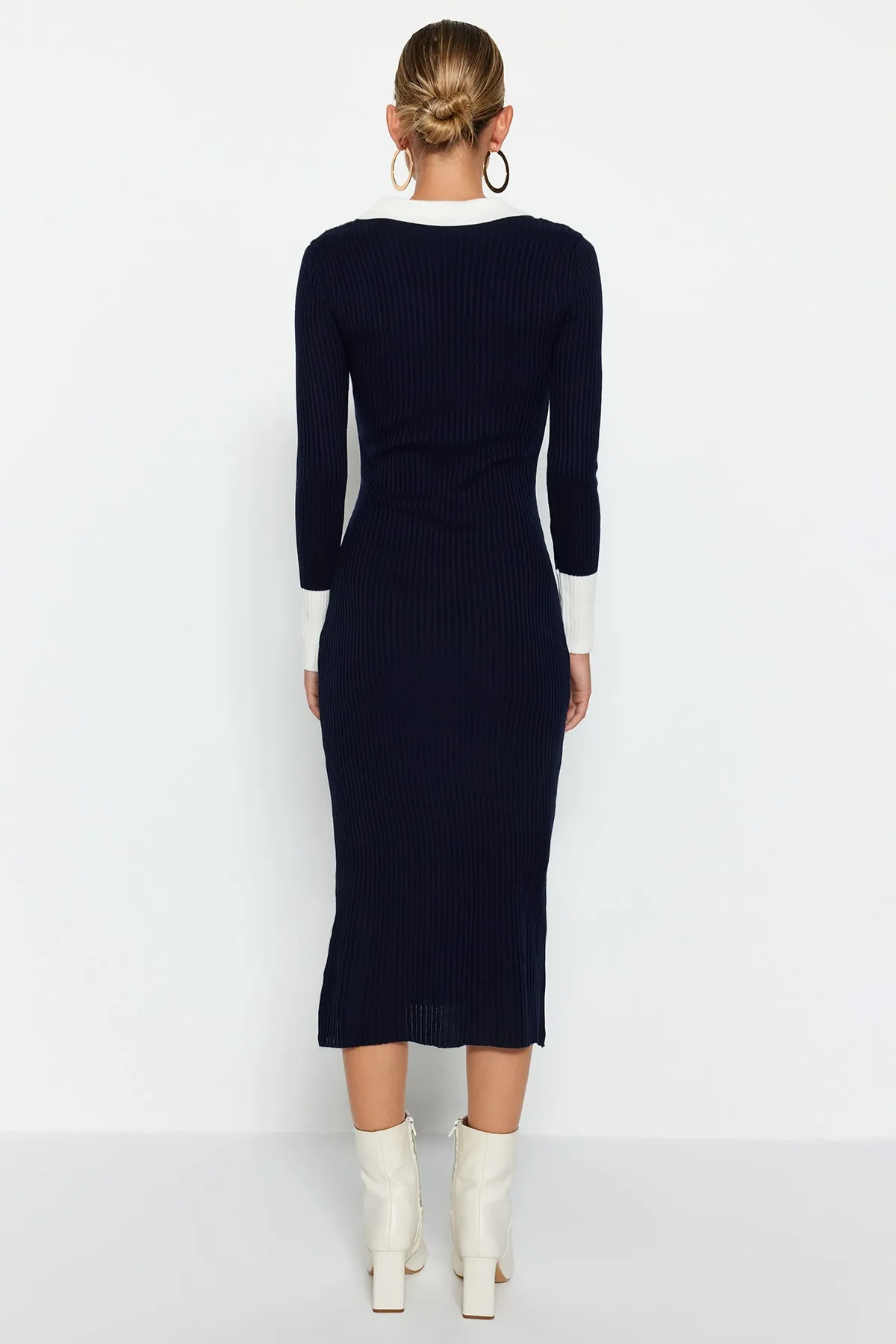 Trendyol Collection  Marineblaues Midi-Strickkleid mit Farbblockmuster TWOAW23EL00024