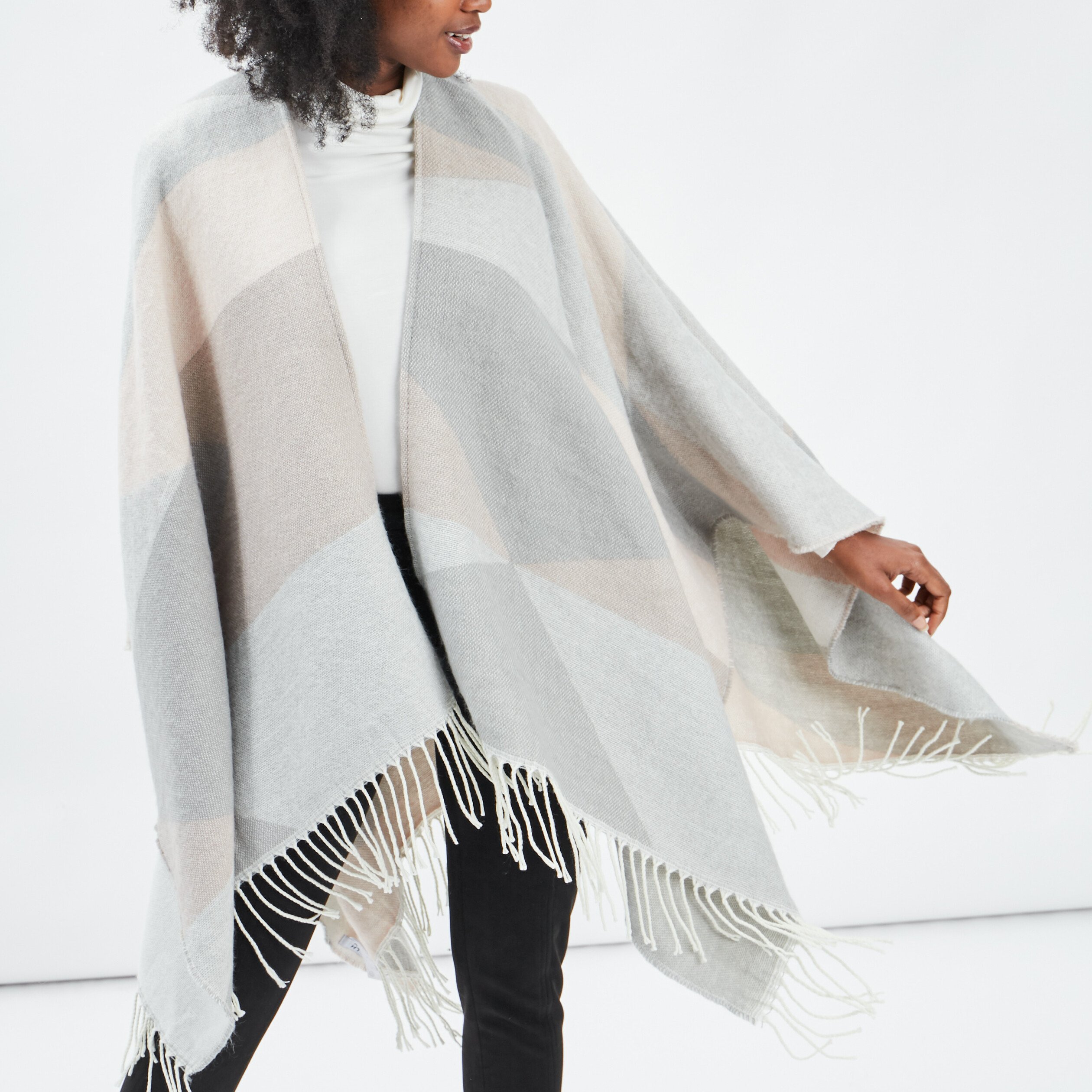 Poncho à franges gris clair femme | La Halle