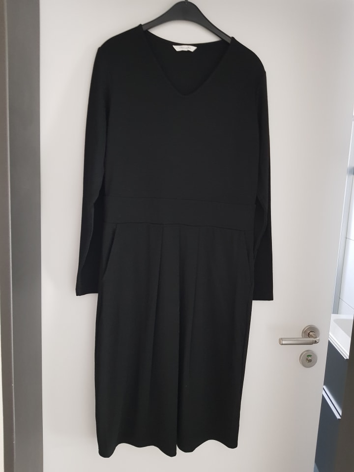Gina Laura Midikleid in schwarz günstig kaufen M
