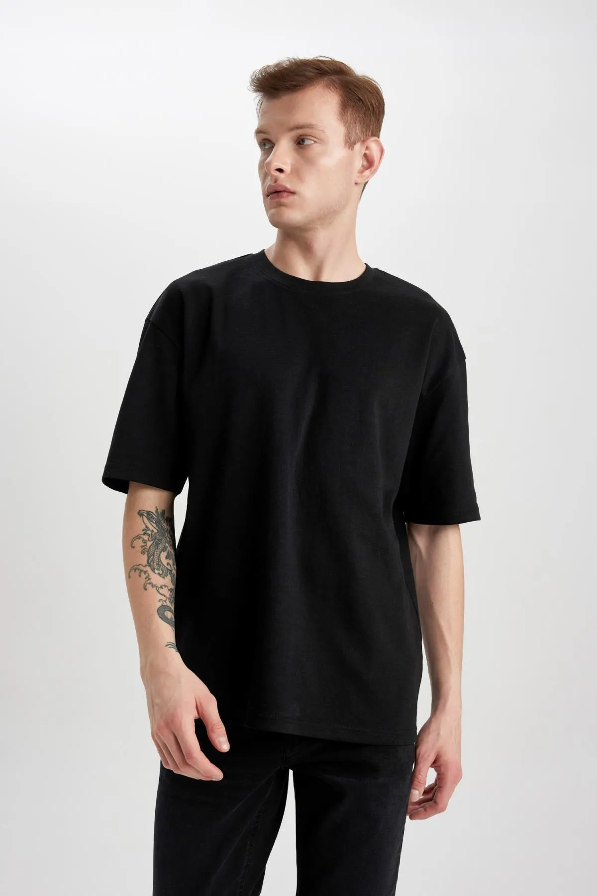 DeFacto  T-Shirt - Schwarz - Oversized