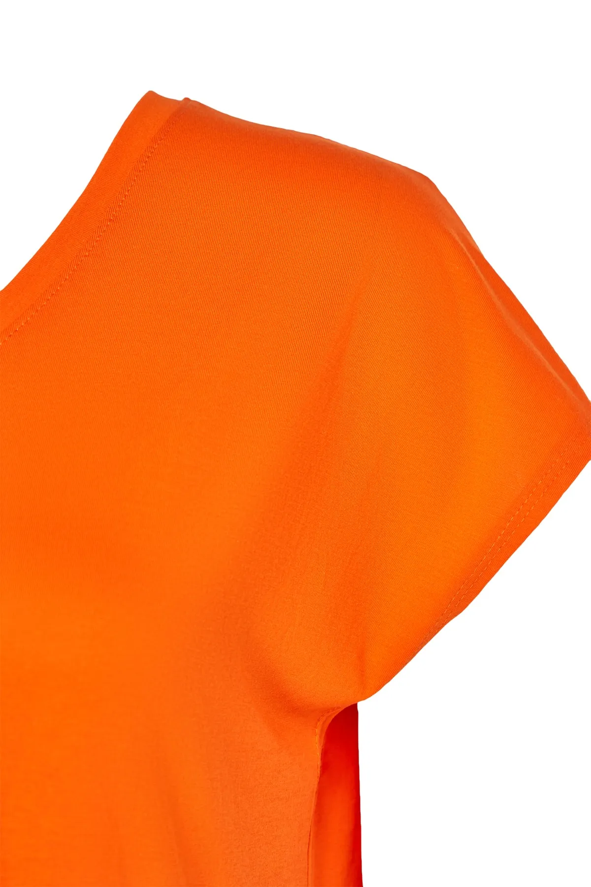 Trendyol Curve  Orangefarbenes Boyfriend-Strick-T-Shirt mit V-Ausschnitt und Schlitz TBBSS22BF0036