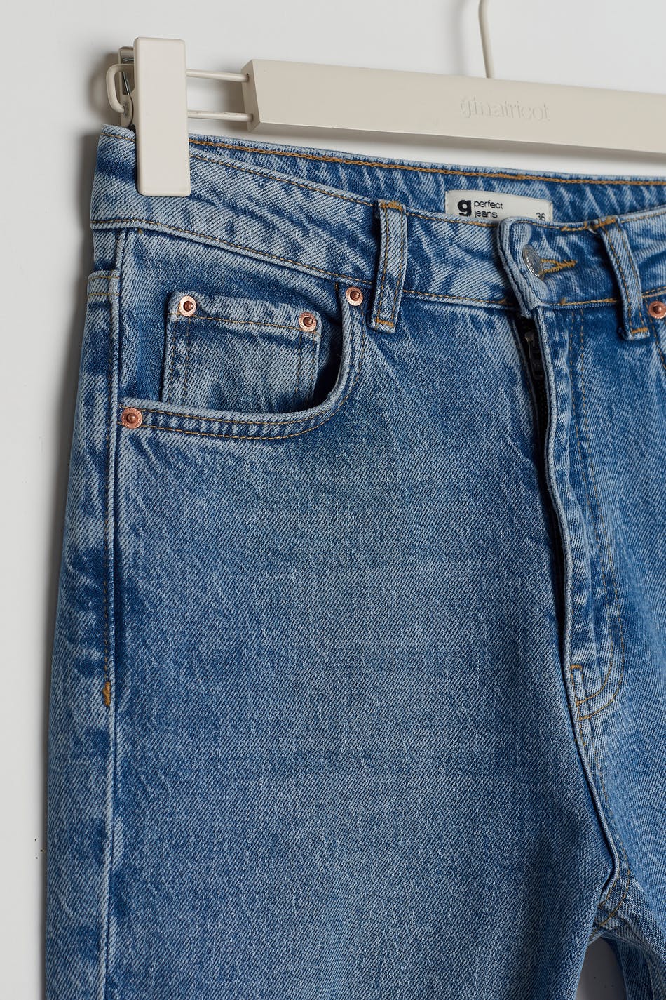 High waist slit jeans