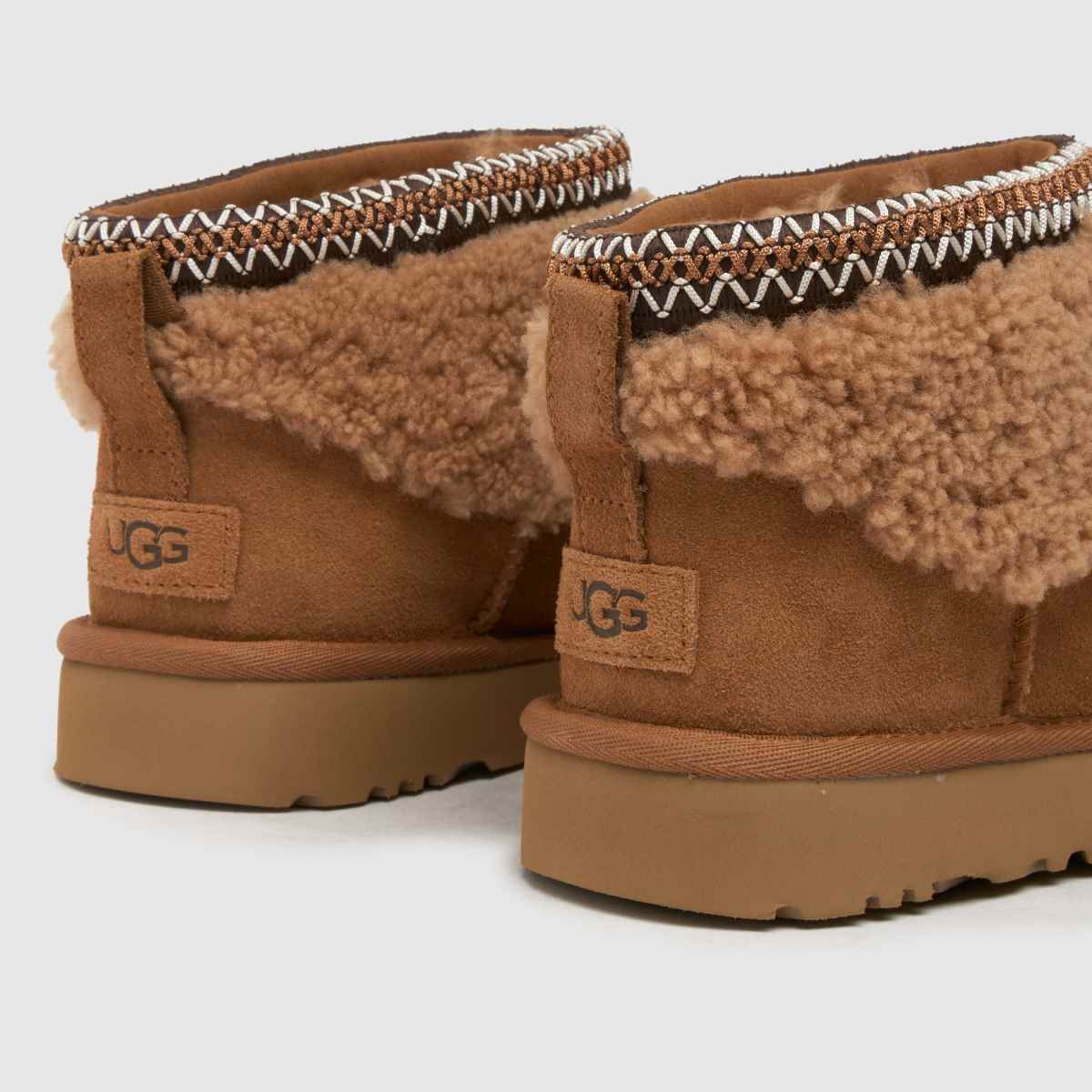 UGG – Classic Ultra Mini Maxi – Kastanjebruna stövlar med lockmönster