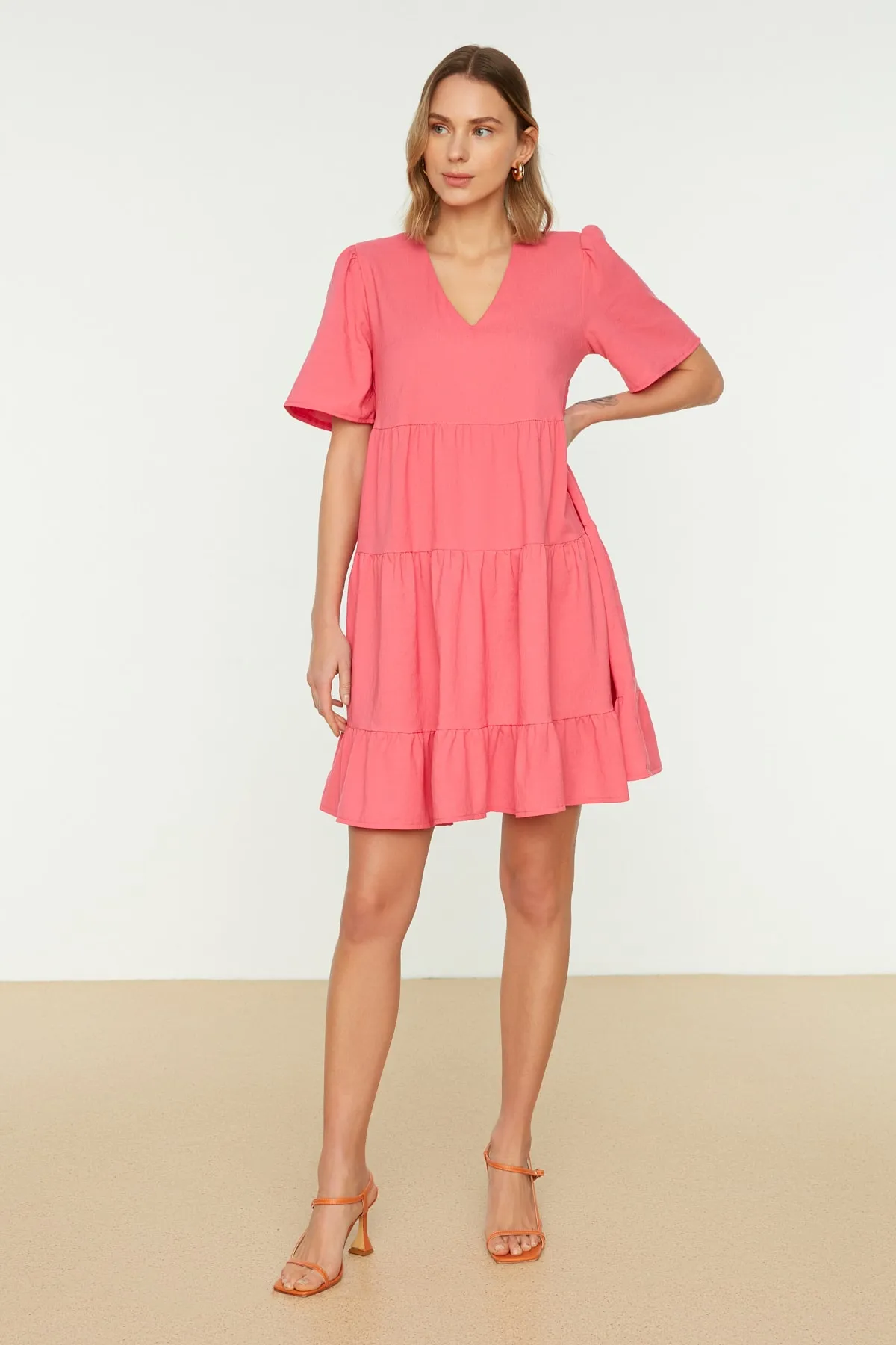 Trendyol Collection  Weit geschnittenes Mini-Webkleid in Fuchsia TWOSS20EL0400