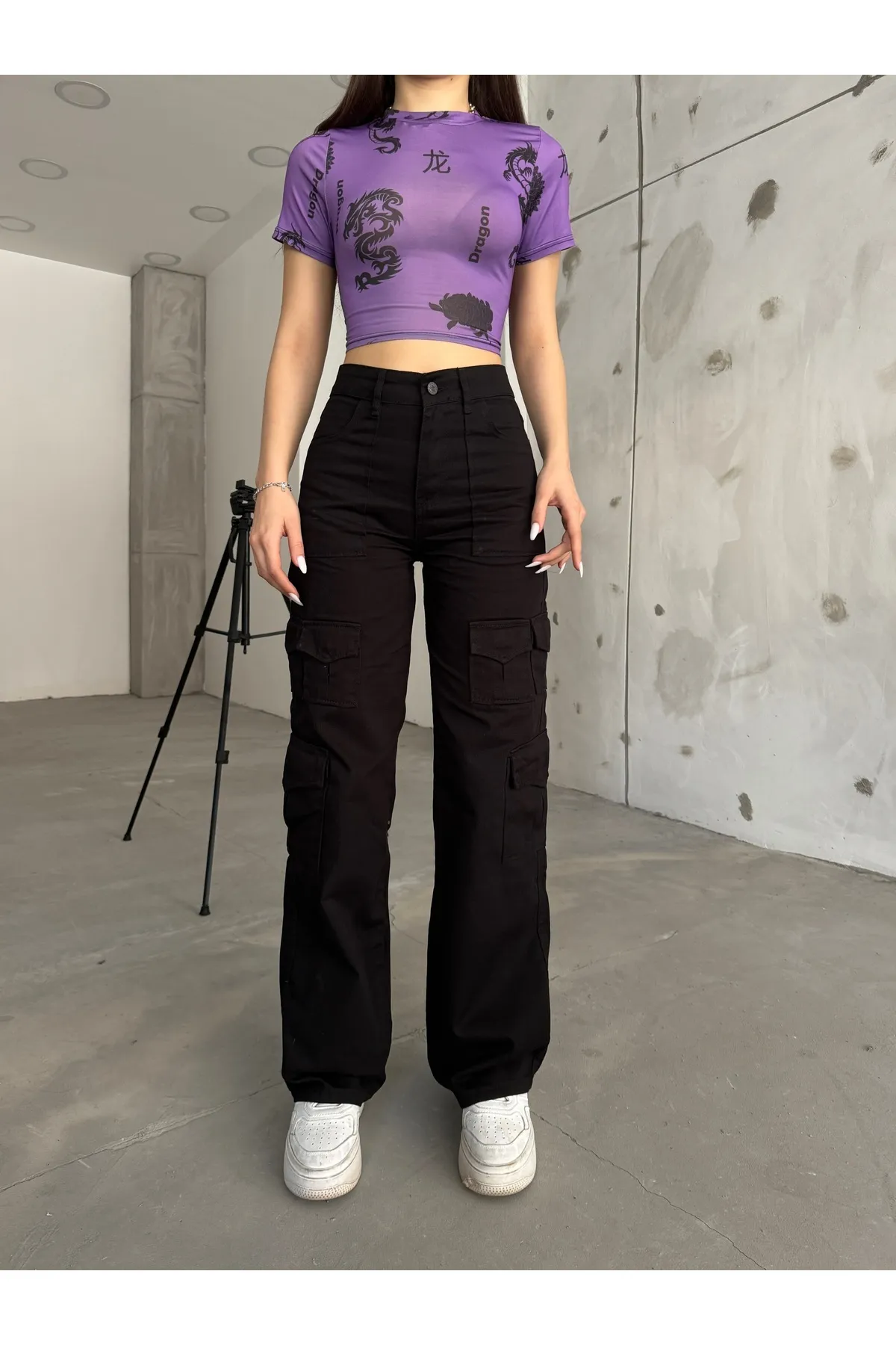 BİKELİFE  Schwarze Damen-Cargohose mit hoher Taille und mehreren Taschen und gerader Passform