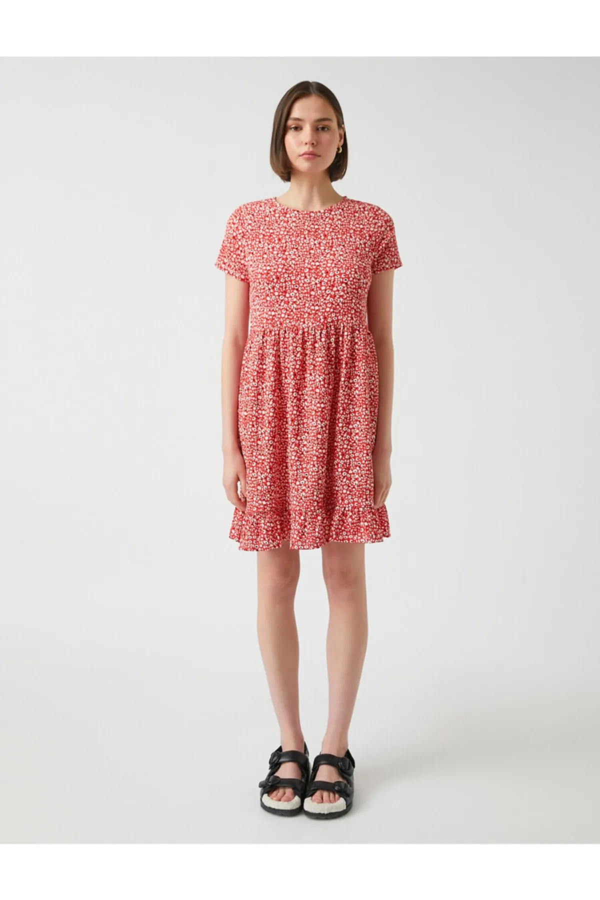 Koton  Gemustertes Rüschenkleid mit kurzen Ärmeln