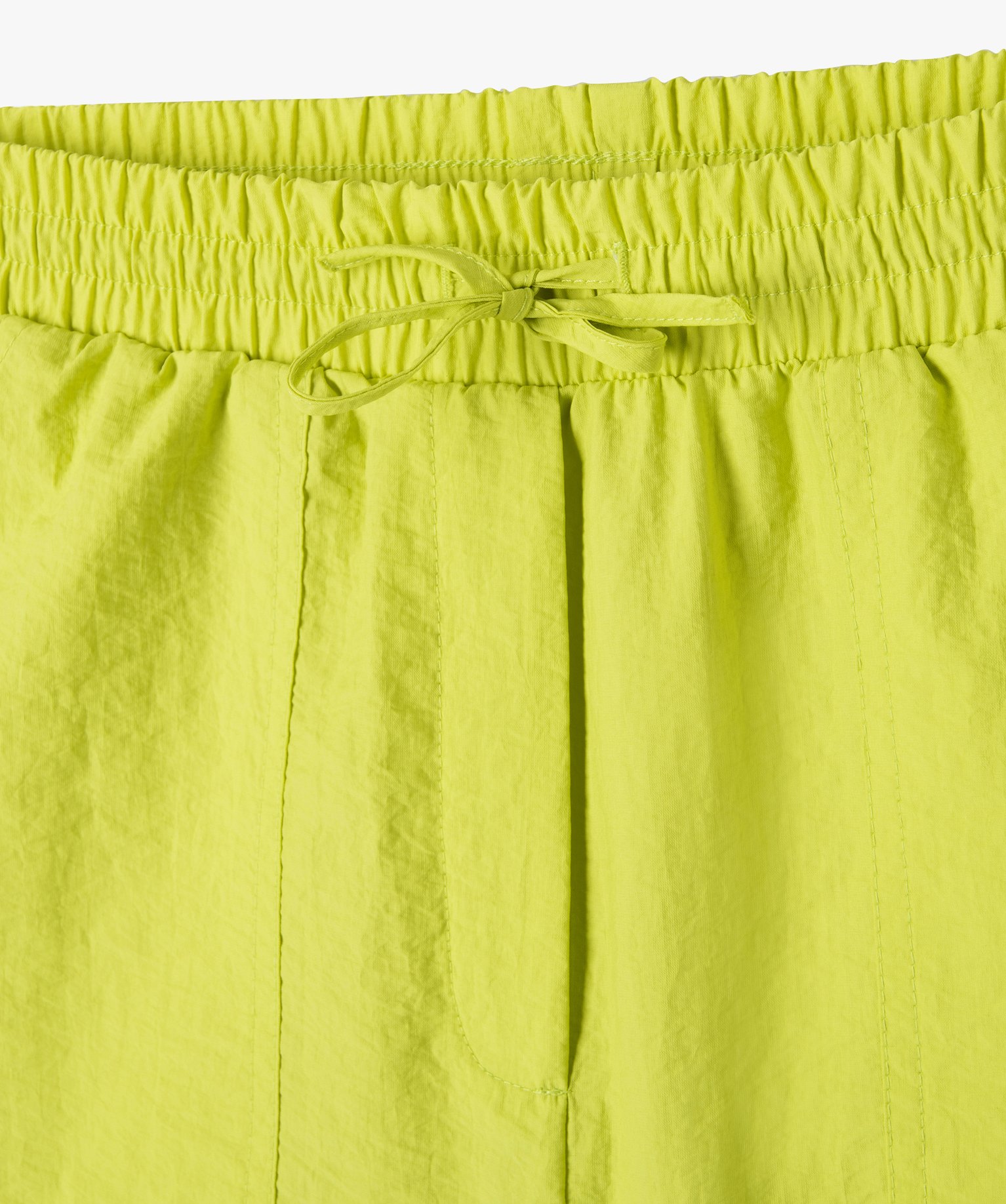 Short en toile de parachute avec taille élastique ajustable... vert | GEMO