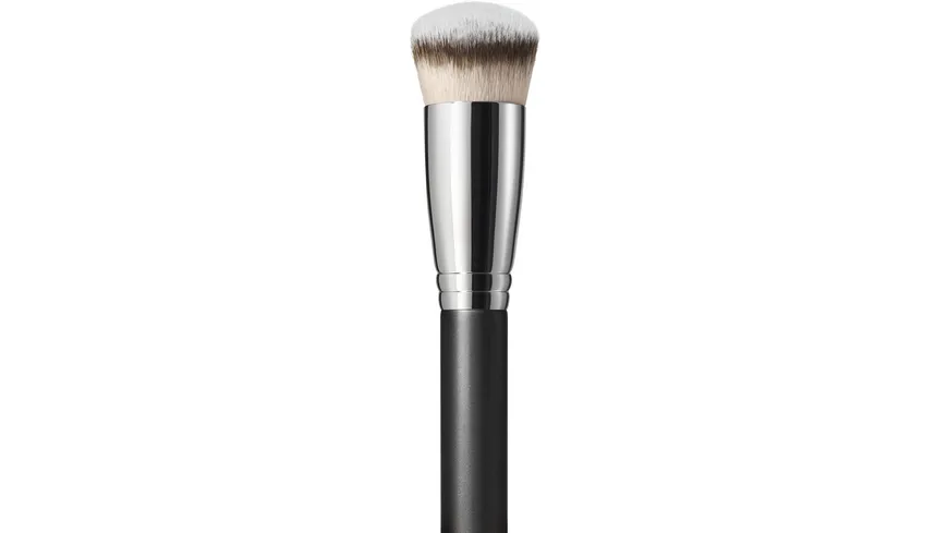 MAC Synthetic Rounded Slant Brush