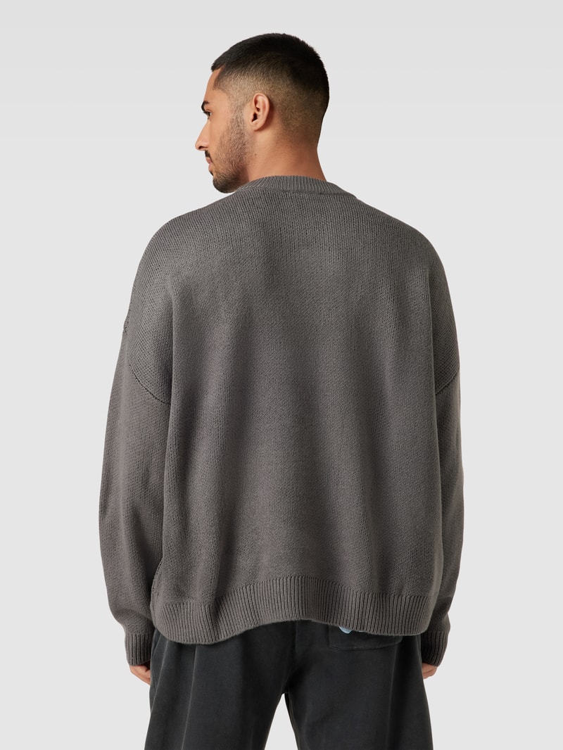 Strickpullover mit überschnittenen Schultern in dunkelgrau