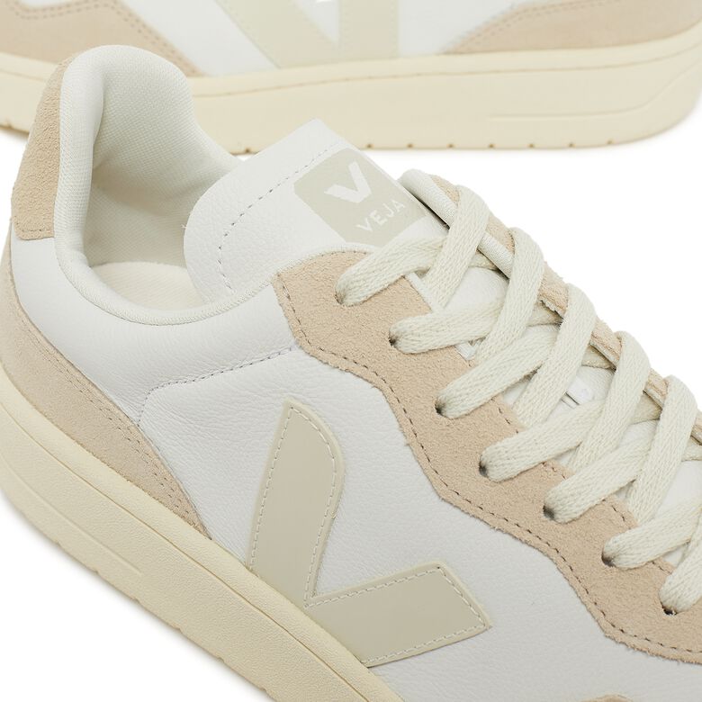 Veja V-90 Leather extra-white pierre