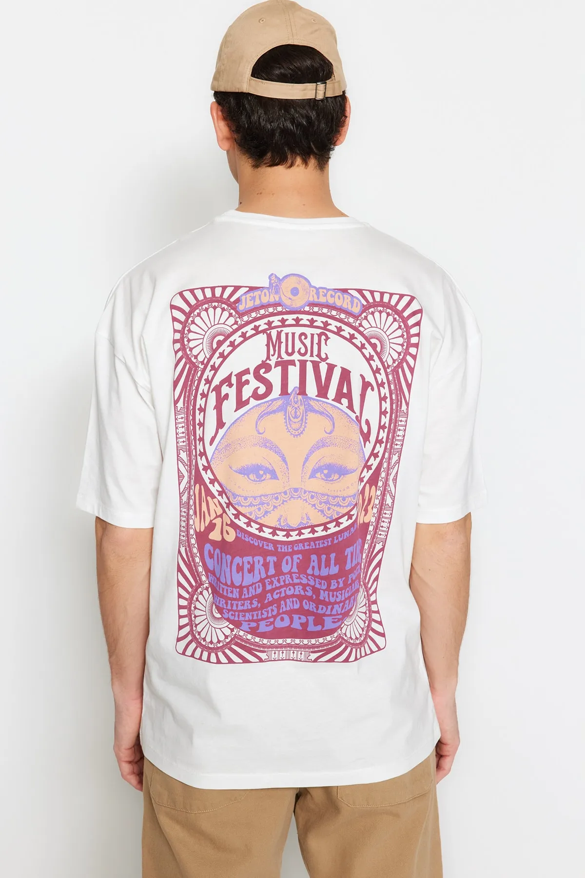 Trendyol Collection  Unisex-T-Shirt aus 100 % Baumwolle mit Ethno-Rückendruck in Übergröße/Weitschnitt TMNSS23TS00212