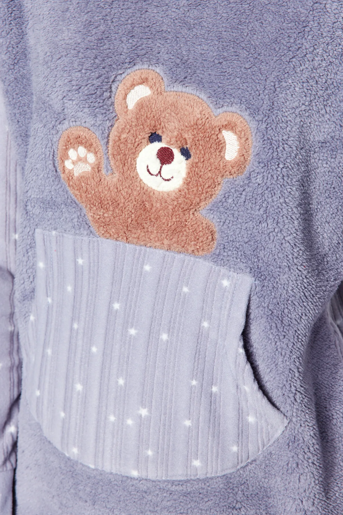 Trendyol Collection  Geräuchertes Wellsoft-Pyjama-Set aus T-Shirt und Hose mit Teddybär-Muster THMAW24PT00174