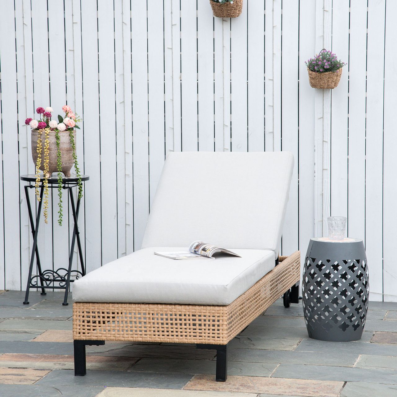Outsunny Polyrattan Sonnenliege Gartenliege mit Kissen 3-stufig verstellbar Rattanliege Gartenmöbel Liege Stahl Natur 65 x 200 x 31 cm