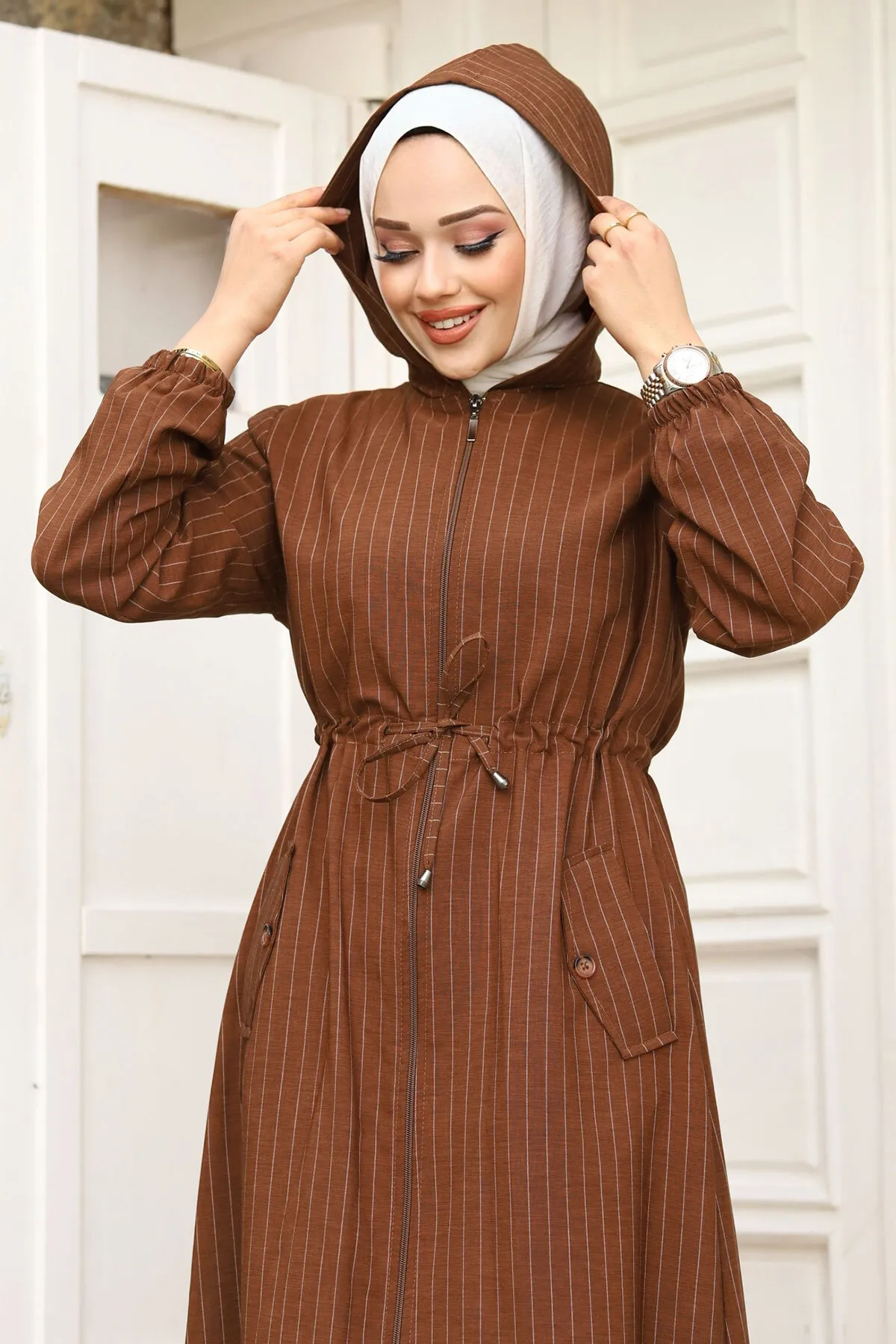Tesettür Dünyası  Taillenseil Kordelzug Kapuze Hijab Ferace TSD240239 Braun