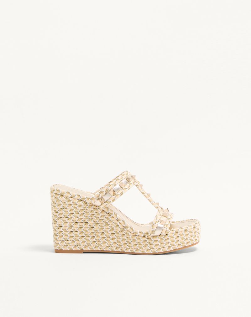 Sandália plataforma Rockstud em couro napa laminado de 90 mm