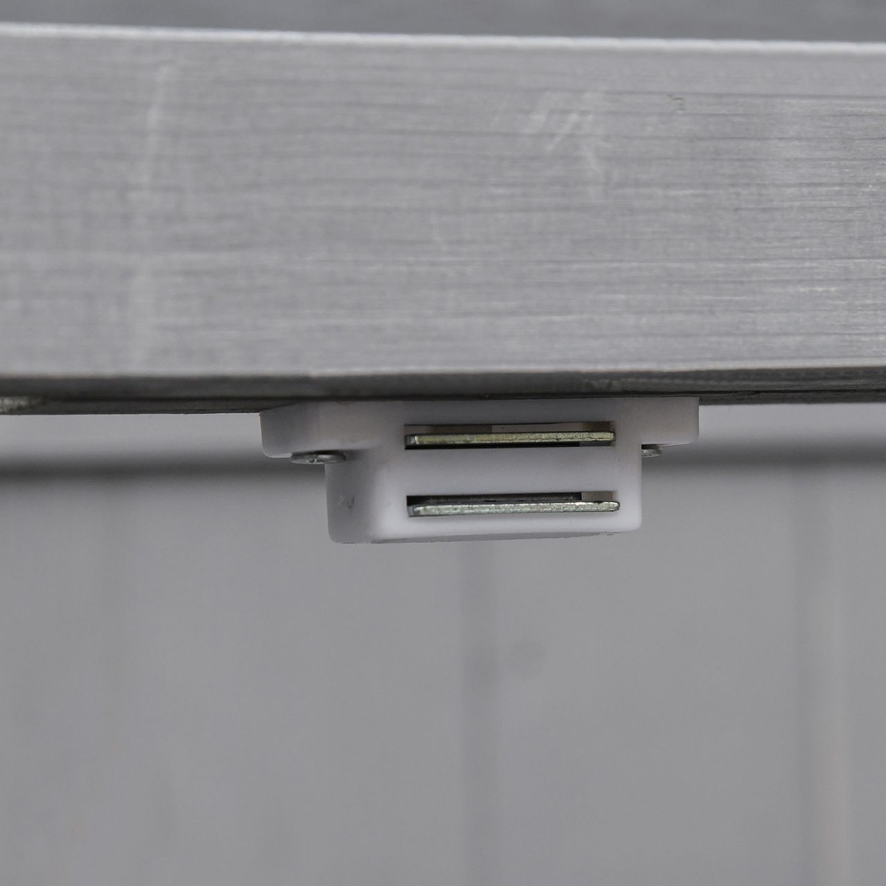 Outsunny Geräteschrank Geräteschuppen Holzschrank 2 Fächer Tannenholz Grau