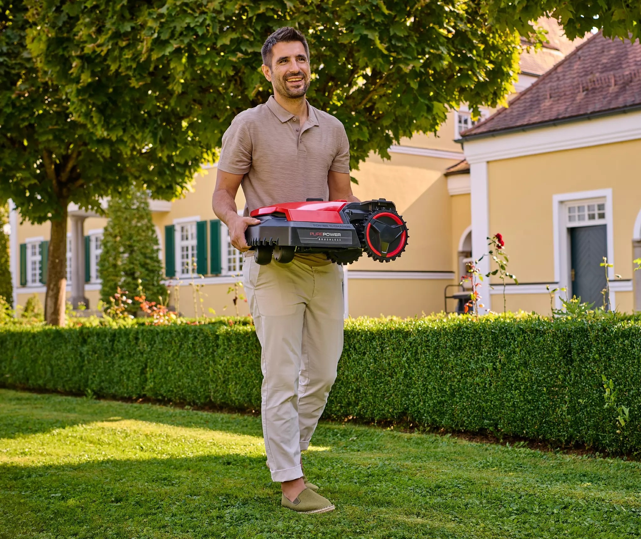 Einhell 3413935 FREELEXO 500 Li robotfűnyíró készlet 2,5 Ah-s akkumulátorral, dobozban