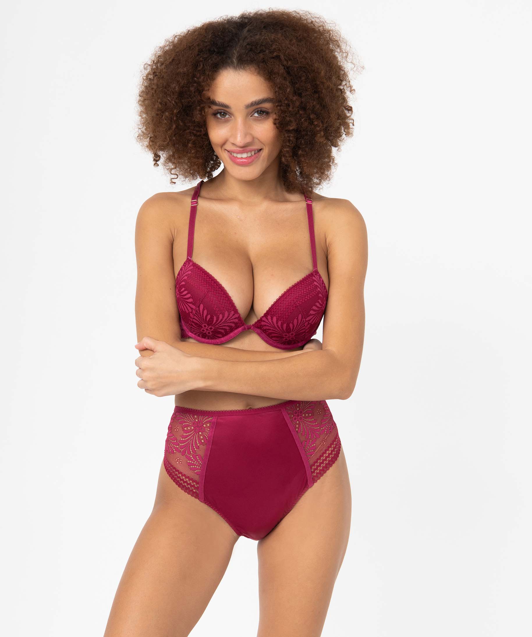 Soutien-gorge corbeille en dentelle avec brides croisées da... rouge | GEMO